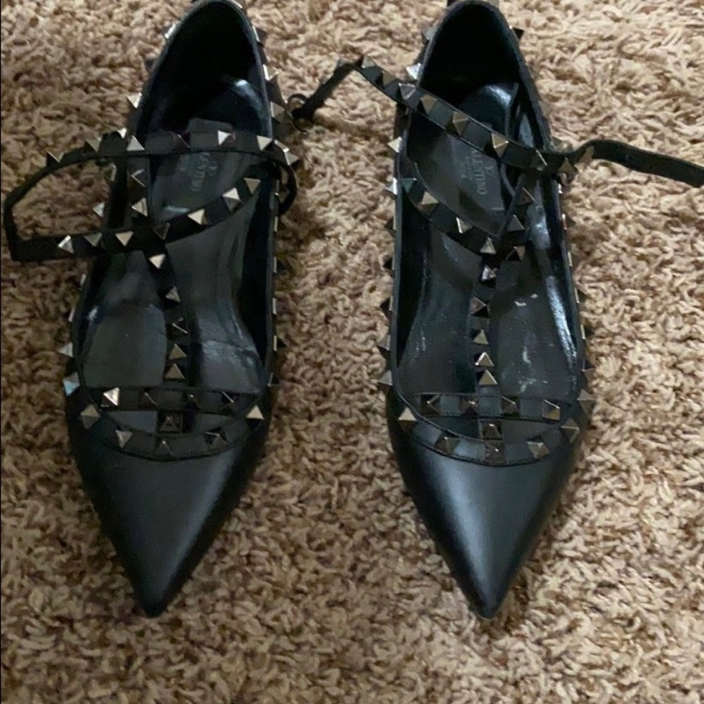 Valentino black  leather Valentino noir flats wear them one time too small